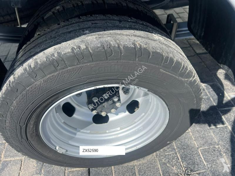 Véhicule utilitaire Nissan