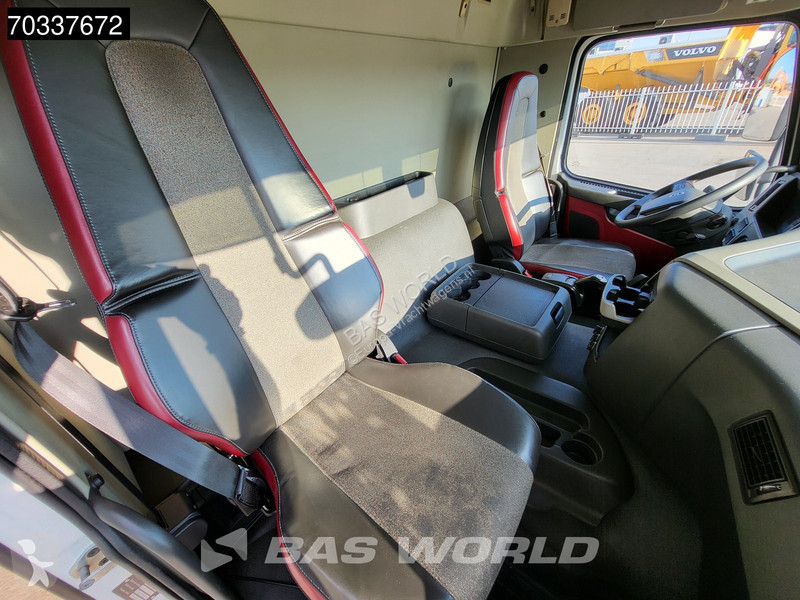 Vrachtwagen Volvo 330 6X2 2000kg Ladebordwand...