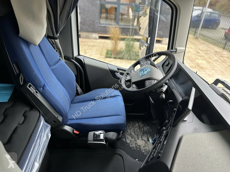 Kamion Volvo 540 Volvo  540 8X4 HIAB...
