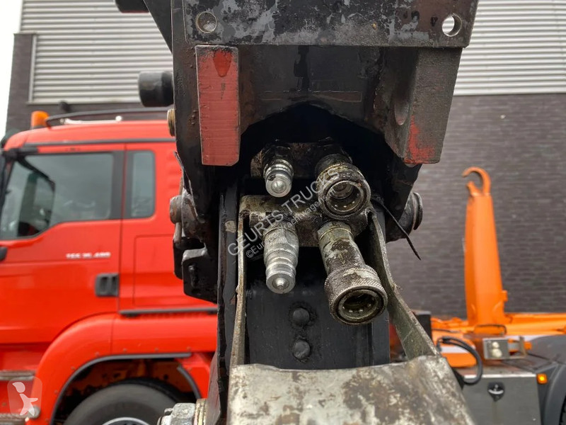 Kamion MAN 35.480 8X4 TRIDEM + 20 TON HAAKARM +...