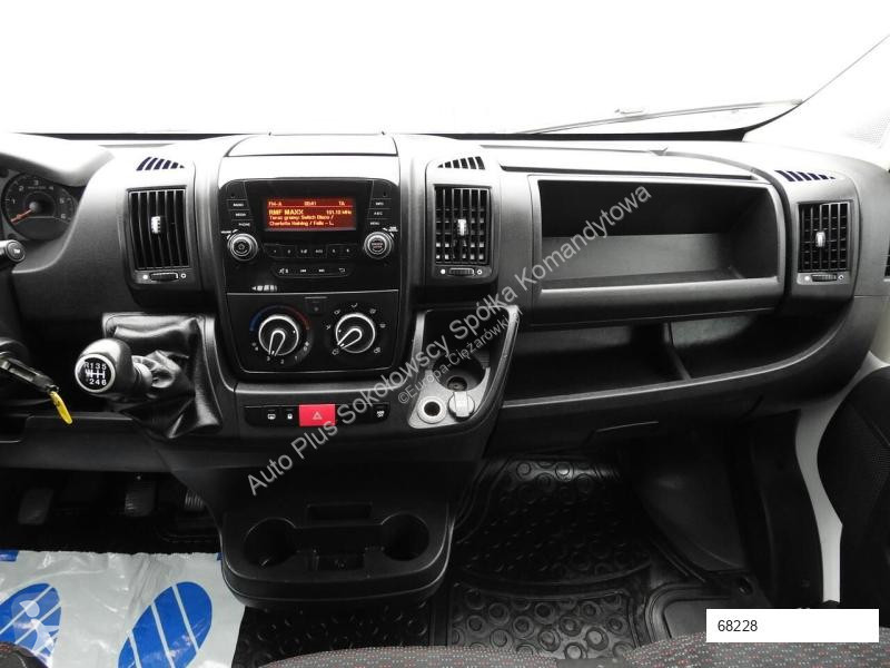 Véhicule utilitaire Peugeot BOXER SKRZYNIA...