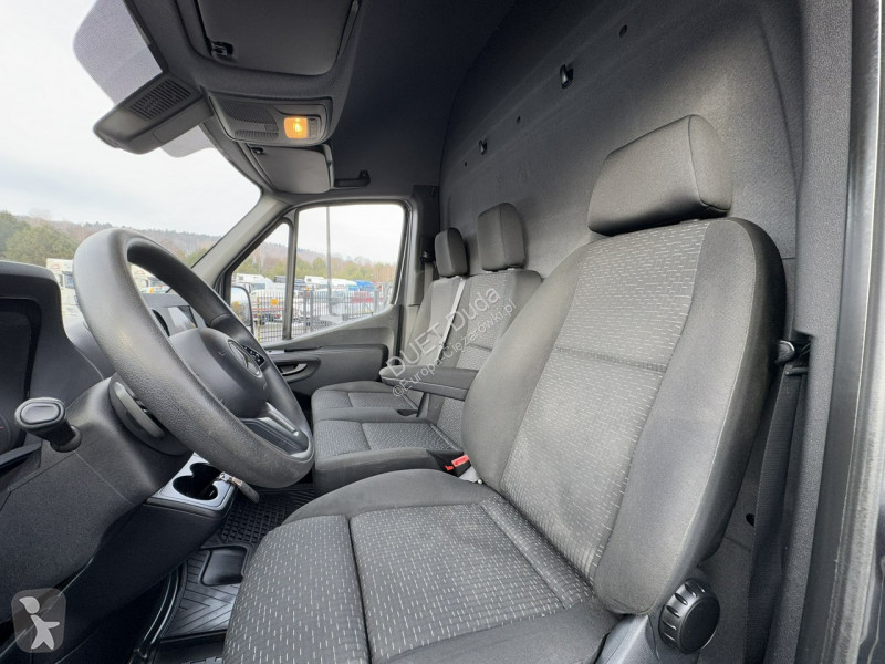 Vrachtwagen Mercedes 319