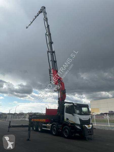 Camion Iveco Grúa