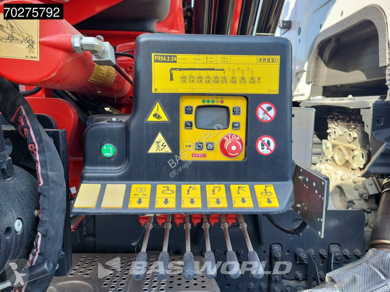 Kamion Mercedes 3348 6X4 Fasi F195A.2.24 Kran 3...