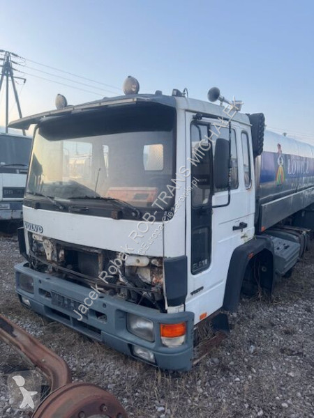 Camión Volvo FL 618