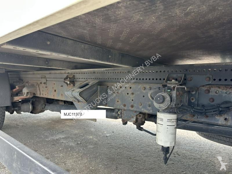 Kamion Iveco EUROCARGO 80E18 CLOSED BOX 6m00 x...