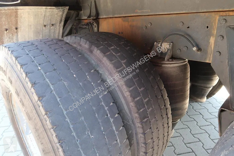 Kamion Scania R143-420 V8 EFFER 8200 Kraan -...