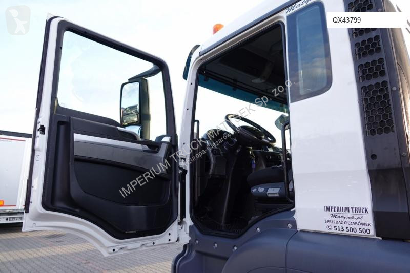 Camion MAN HIAB XS 122