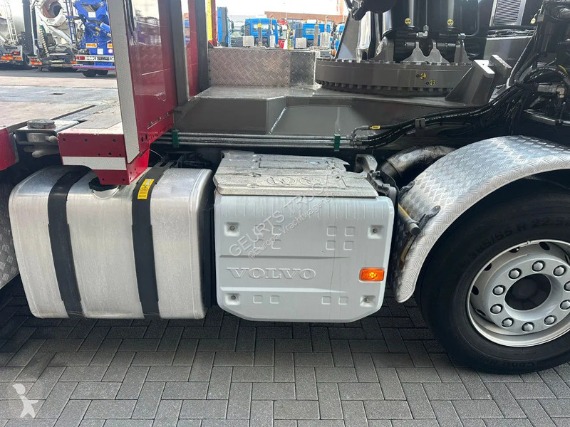 Lastbil Volvo 500 8X2F R BAKWAGEN MET FASSI...