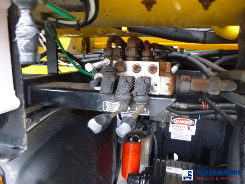 شاحنة DAF 55220 4X2 RHD Whale vacuum tank 8.1 m3