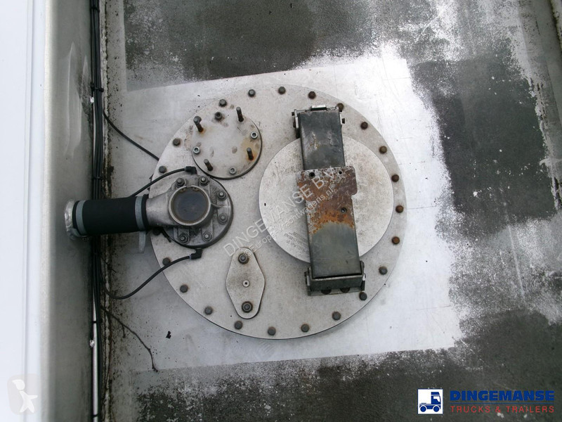 شاحنة Volvo 380 6X2 fuel tank 20.6 m3 / 4 comp