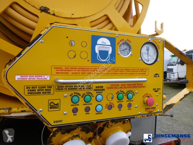 Camión DAF 220 4x2 RHD Whale vacuum tank