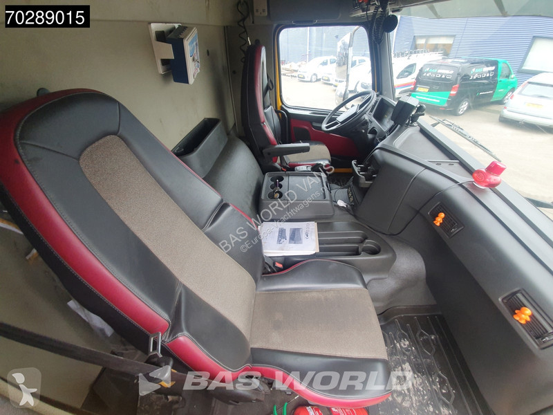 شاحنة Volvo 520  8X4 32m3 AJK Pusher Big-Axle...