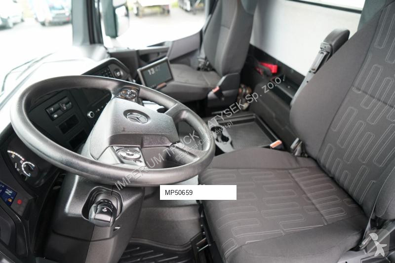 شاحنة Mercedes X-HIPRO 302