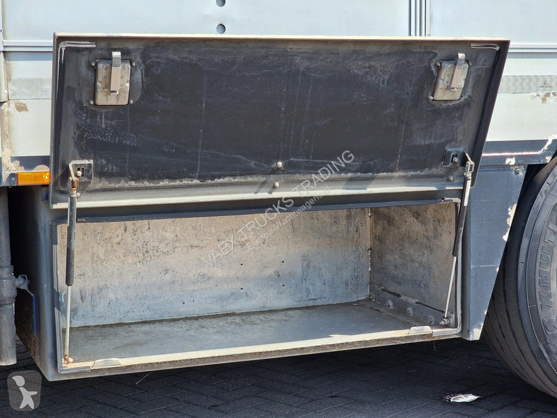 شاحنة Volvo 460 Berdex 3 deck livestock -...