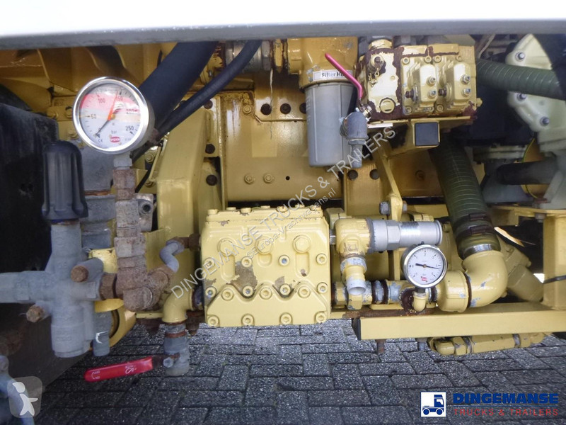 شاحنة Renault D 26 Wide 6x2 vacuum tank 11 m3