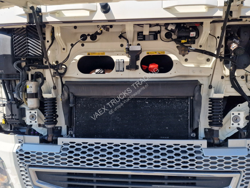 شاحنة Volvo 16750 Globetrotter 8x4*4 - Chassis...
