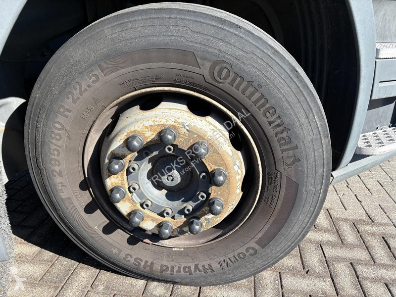 شاحنة Scania P230 + 3 PEDAS + 19t + OADIFT 1500 KG