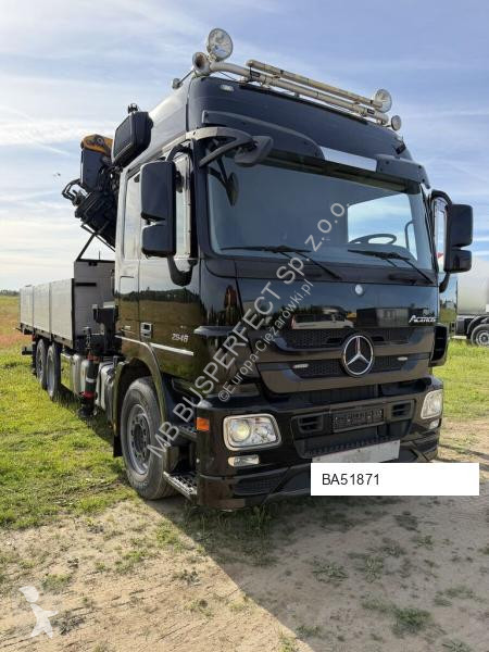 شاحنة Mercedes 3332