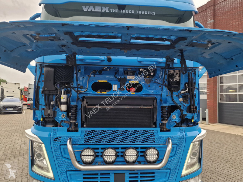 Camión Volvo 13540 6x2*4 - Platform with...