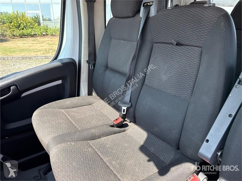 Camión Opel 2.2 103 KW DOKA Crew Cab Flatbed Truck