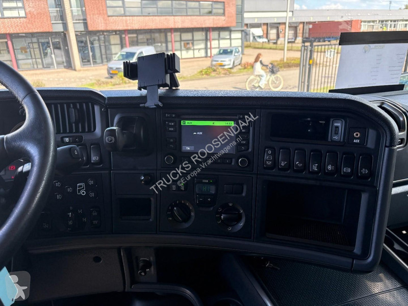 Camión Scania R 490 + HMF 5020 - 6X EXT. + JIB...