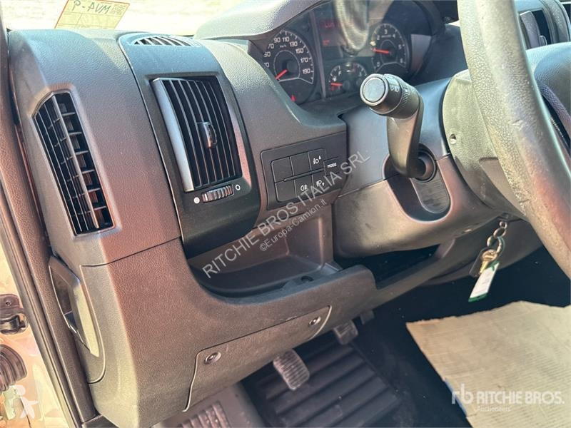 Camión Peugeot 335 L2H2 2.0 BLUEHDI 130CV Van...