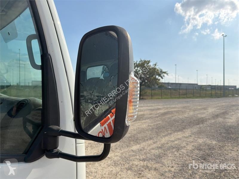Camion Nissan PNT205 20 m on Nissan NT400...
