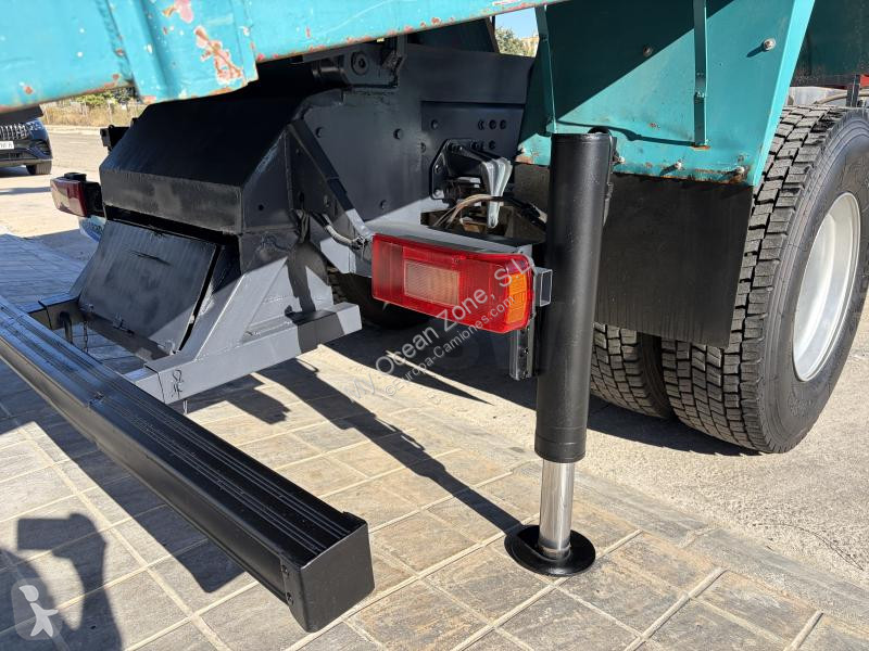 Volvo 220 truck