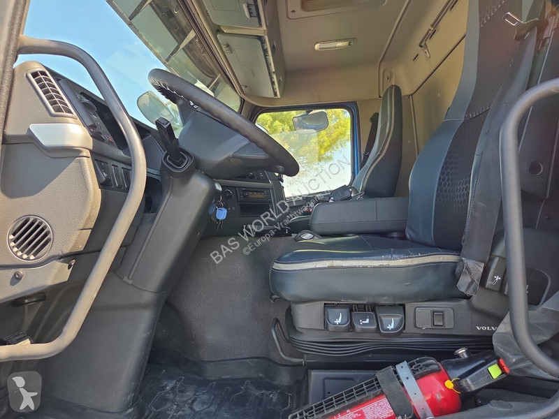 Camião Volvo 330