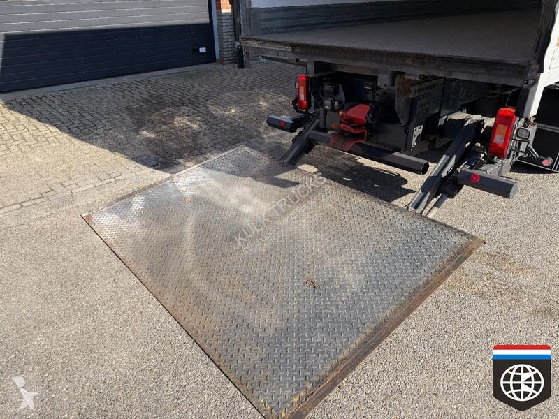 Vrachtwagen Volvo 460 Sleeping cab Storage box...
