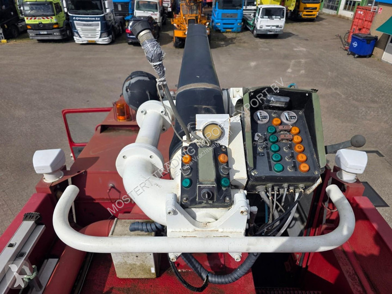 Renault VMA 105 AA Sides Renault VMA 105 AA...