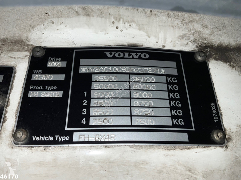 Lastbil Volvo 420 8x4 HMF 22 Tonmeter laadkraan