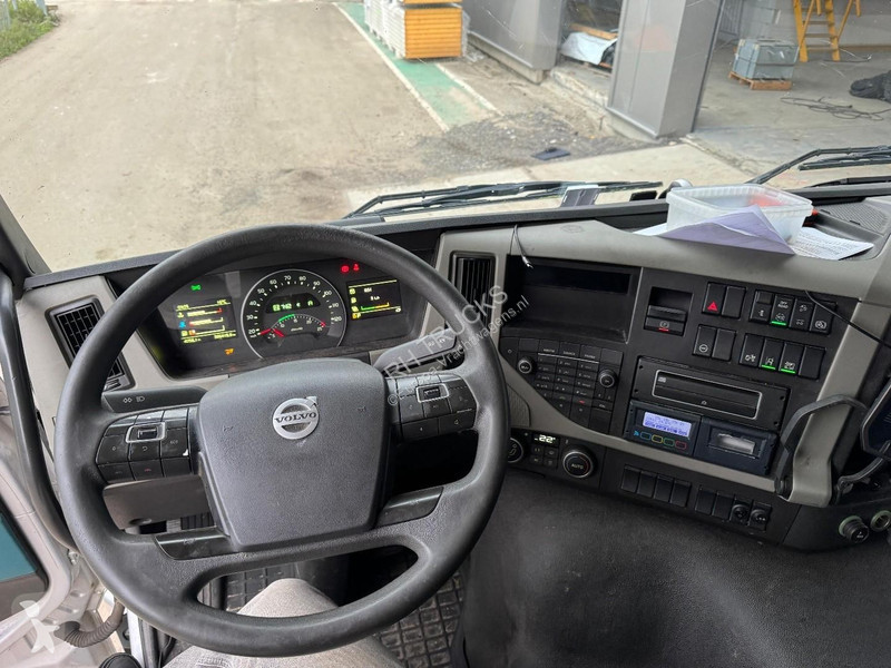 Kamion Volvo 330 6X2 EURO 6 + FRIGOBLOCK +...