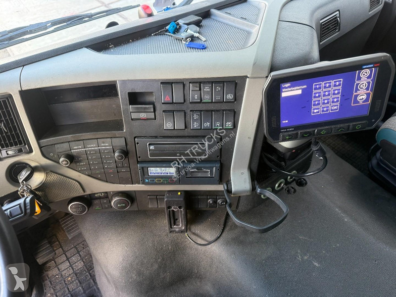 Kamion Volvo 330 6x2 EURO 6 - BOX 9,84m +...