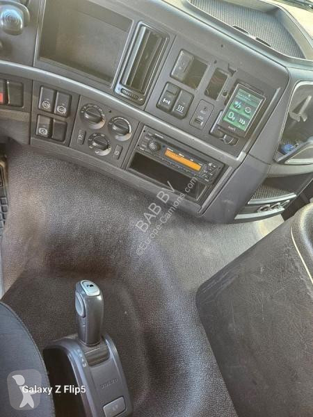 Kamion Volvo 330
