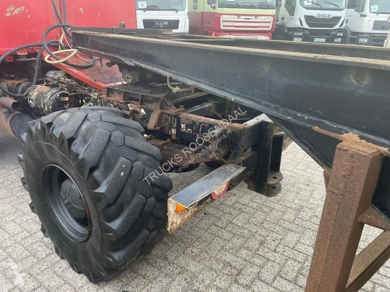 Vrachtwagen Mercedes + Manual + Kipper + 4x4