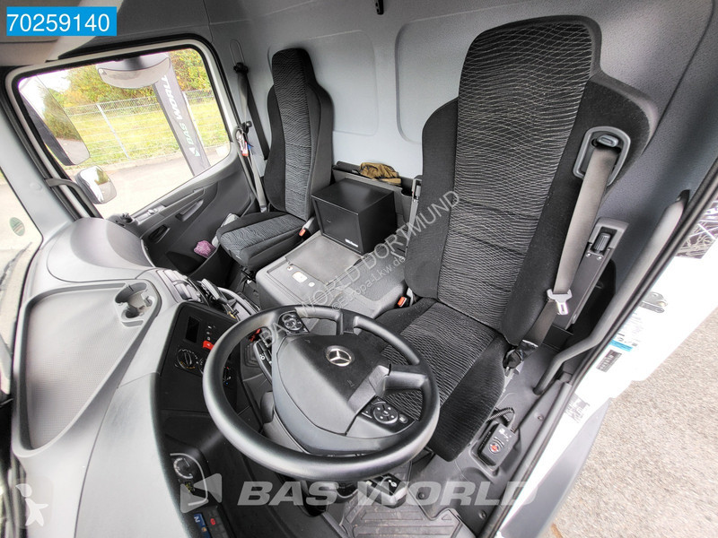 Camion Mercedes 816 4X2 7.49t Thermoking B-100...