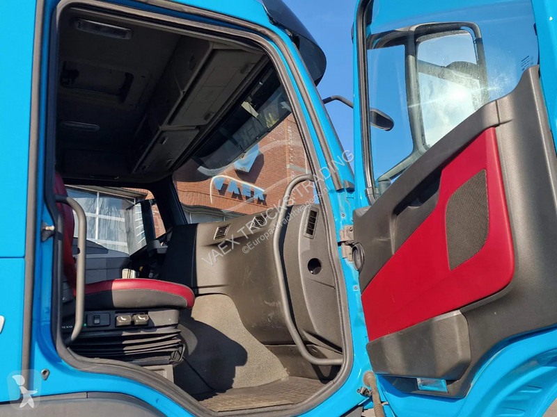 Kamion Volvo 4x2 - Box - Loadlift - Full air -...