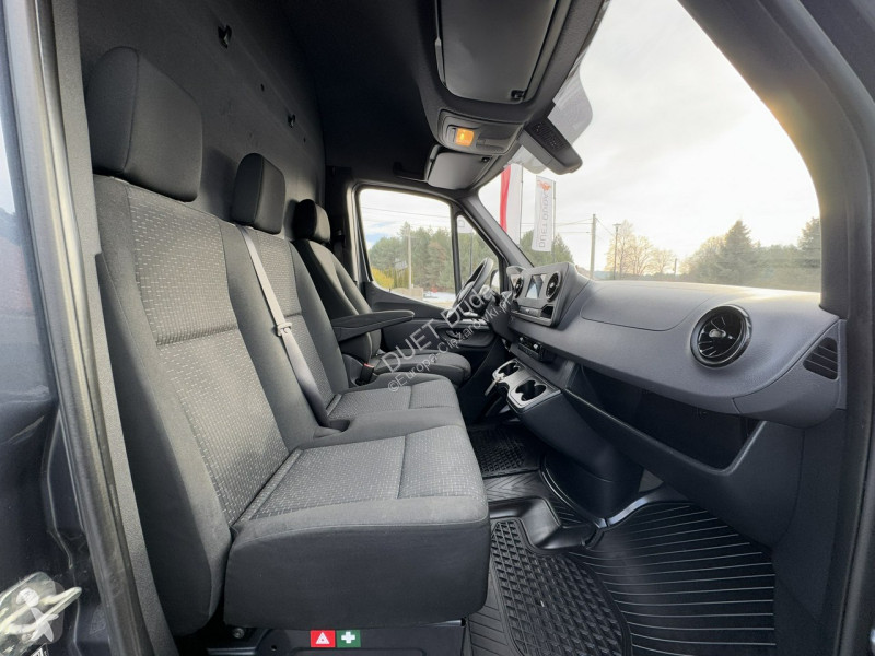 Vrachtwagen Mercedes 319