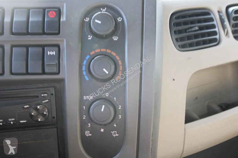 Vrachtwagen Renault 220 + manual