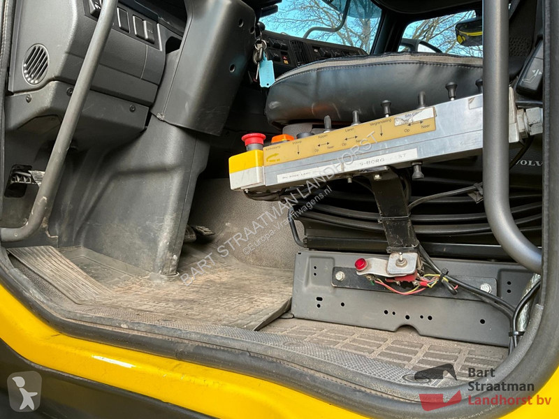 Kamion Volvo 10X4R Euro 5 met 30T HTS Kabel...