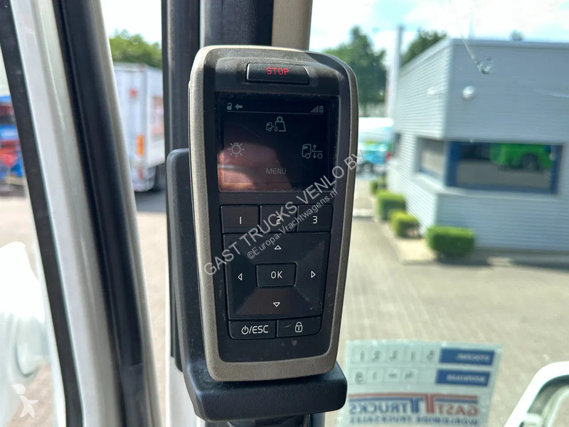 Kamion Volvo 16750 6x4 Globe XL Chassis...