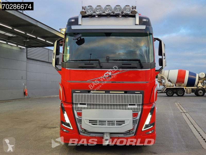 Vrachtwagen Volvo 650 8X2 HMF 7020K-RCS Crane +...
