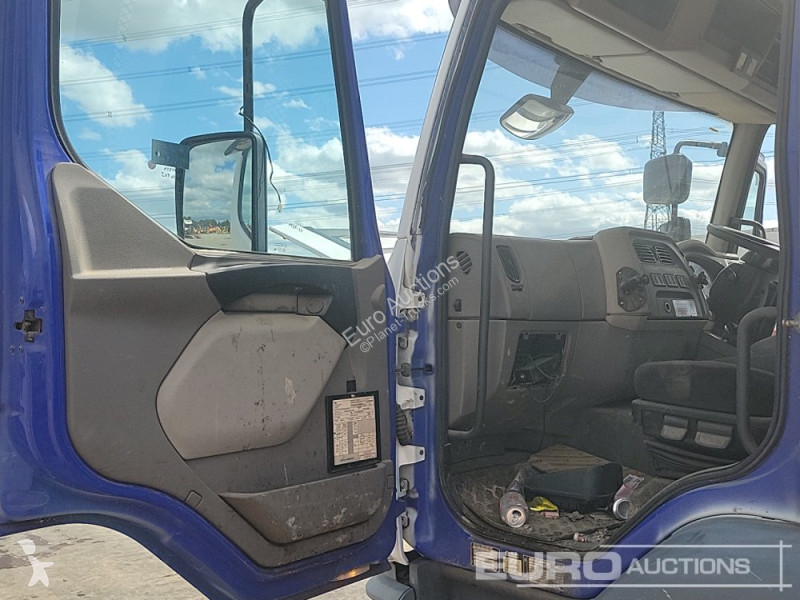 Camião  LF220
