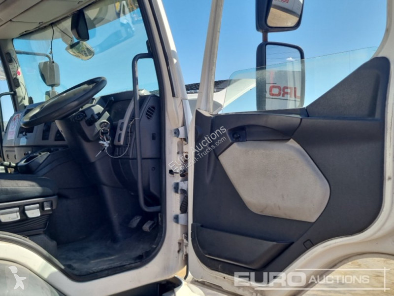 Camion Volvo FL818