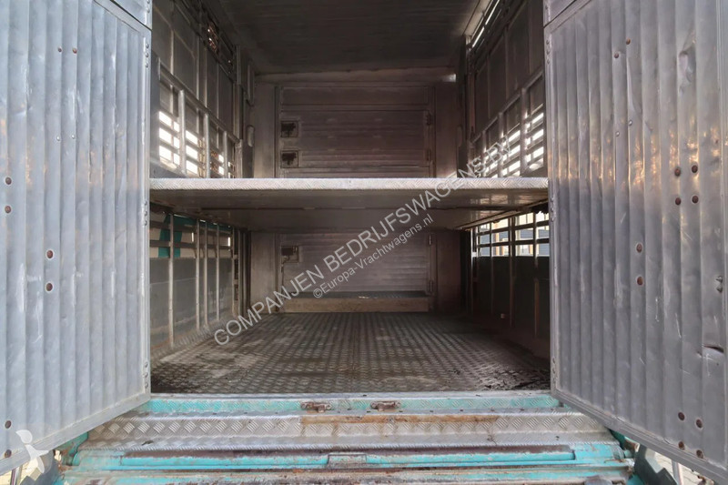 شاحنة Volvo 480  480 Cattle transport