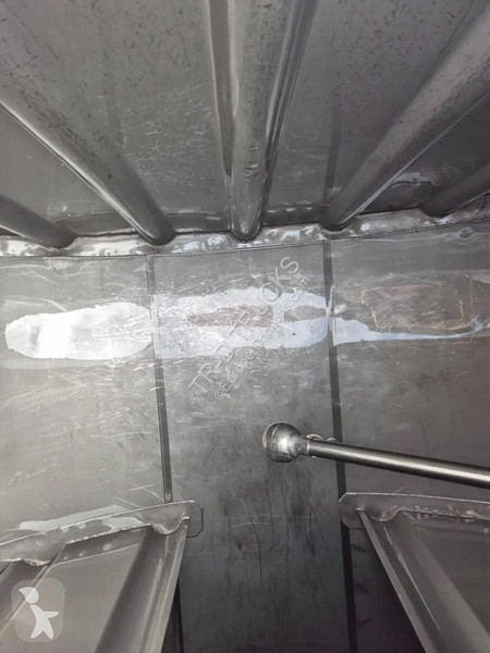 شاحنة Renault 420 - 11000L INSULATED INOX TANK...