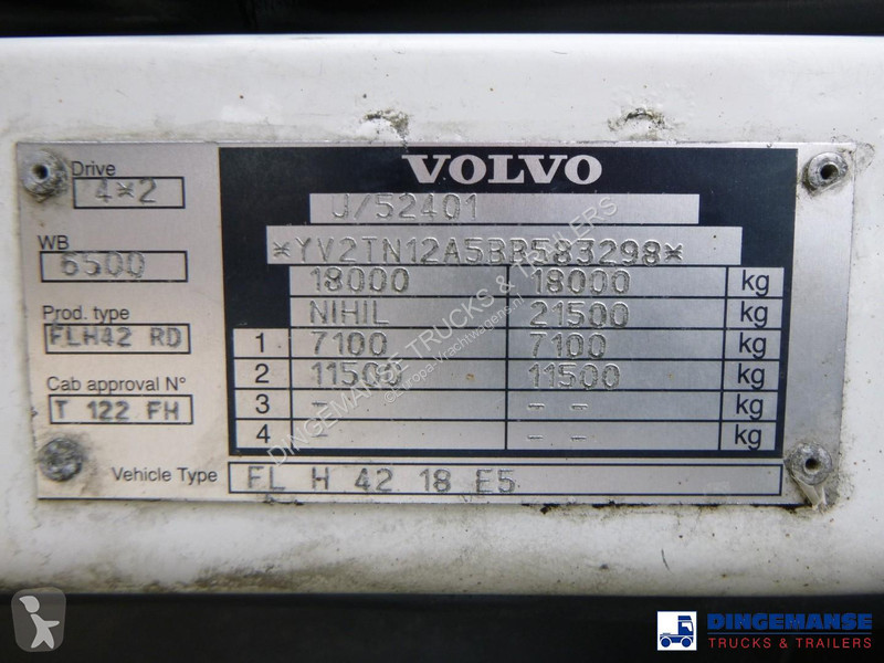 شاحنة Volvo 240 4x2 curtain sider