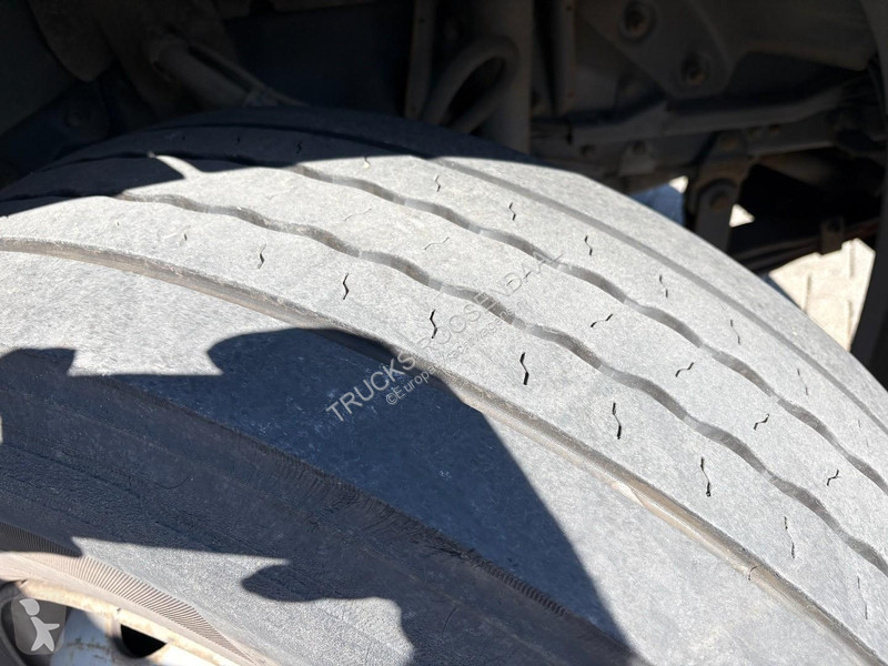 شاحنة Scania P230 + 3 PEDAS + 19t + OADIFT 1500 KG